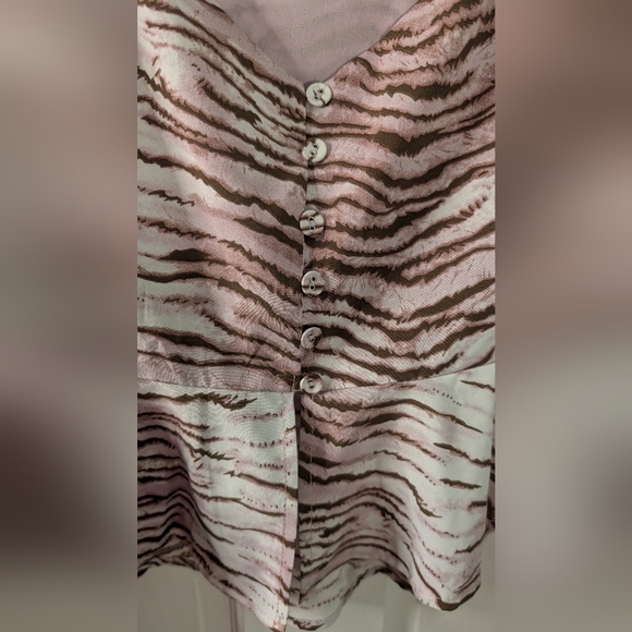 Lulu's peplum m super cute - Picture 3 of 10